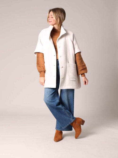 Cape ample en tissu texturé
 'Deeluxe' - Kiabi