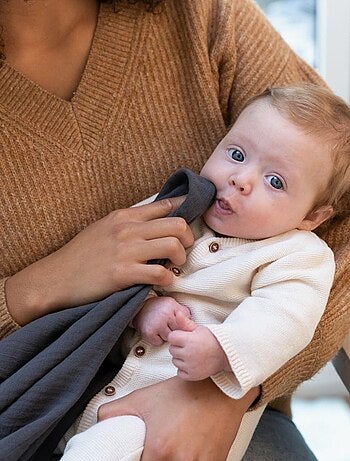 Cape d'allaitement MOM'N PLAY avec Anneau en silicone 'Doomoo'