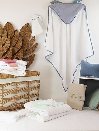 Coffret de naissance bavoir et cape à broder QUEIDA