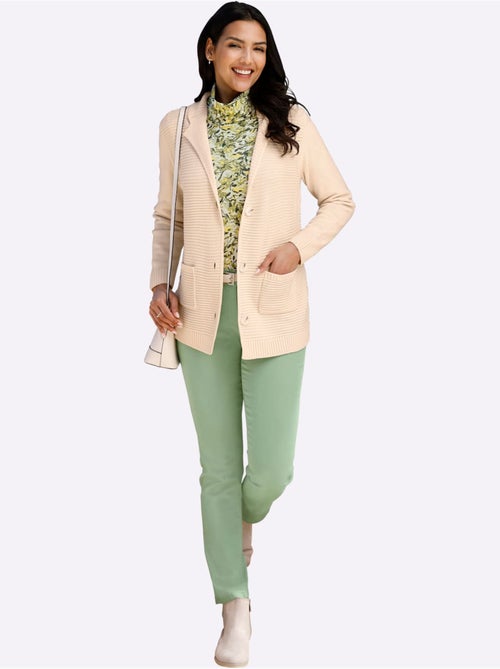 Cardigan à col à revers et poches plaquées avec motif côtelé - Taille standard - Moda Vilona - Kiabi Cardigan à col à revers et poches plaquées avec motif côtelé - Taille standard - Moda Vilona - Kiabi