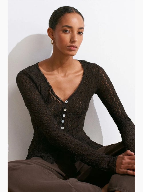 Cardigan en dentelle à col v et boutons dilvin - Kiabi Cardigan en dentelle à col v et boutons dilvin - Kiabi