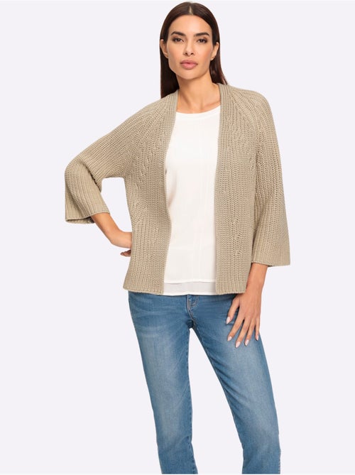 Cardigan en tricot avec col V et manches 3/4 - Taille standard - Helline - Kiabi Cardigan en tricot avec col V et manches 3/4 - Taille standard - Helline - Kiabi