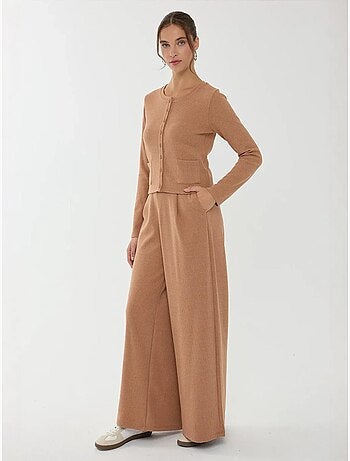 Cardigan en tricot boutonné sur le devant