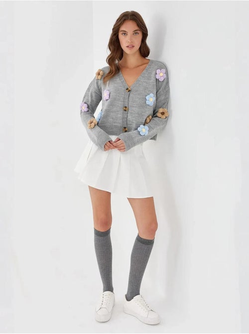Cardigan fleuri à col en V et coupe décontractée - Kiabi Cardigan fleuri à col en V et coupe décontractée - Kiabi
