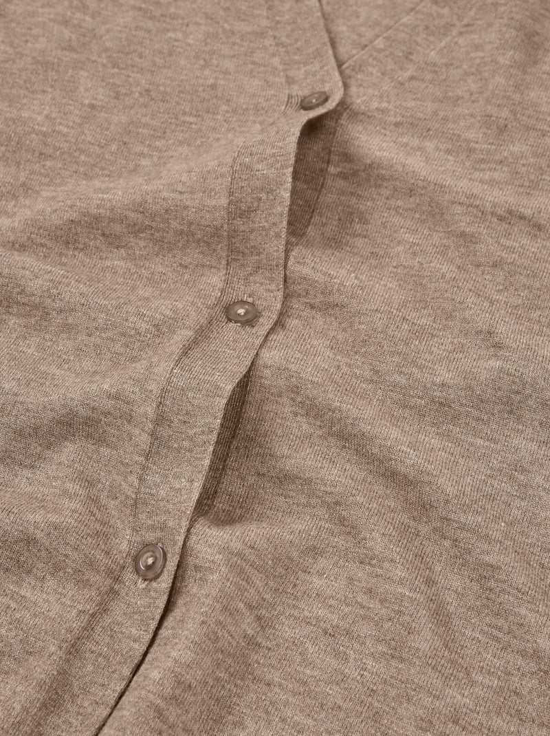 Cardigan long en maille avec boutons Beige - Kiabi