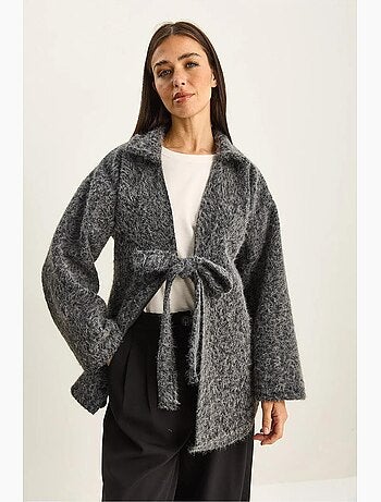 Cardigan texturé surdimensionné à col en v et fermeture à nouer avec fausse fourrure lucci