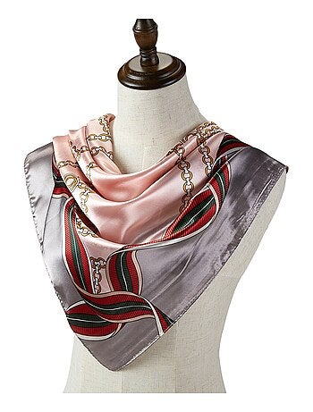Carré de Soie Chain