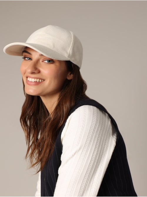 Casquette en velours côtelé avec visière incurvée et bride ajustable à l’arrière 'deeluxe' - Kiabi Casquette en velours côtelé avec visière incurvée et bride ajustable à l’arrière 'deeluxe' - Kiabi