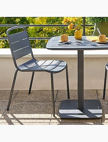 Chaise de jardin empilable en acier à lattes ALEGORIA