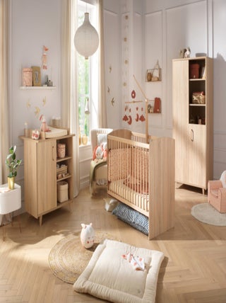 Chambre bébé complète: lit bébé, commode à langer et armoire -