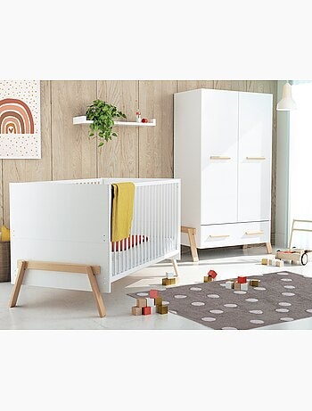 Chambre bébé lit, commode à langer et armoire