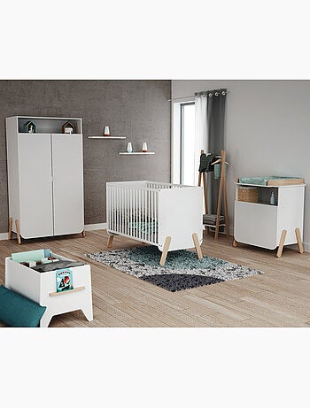 Chambre bébé lit, meuble à langer et armoire en bois pirate