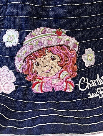 Chapeau Charlotte aux fraises bleu jean