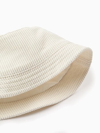 Chapeau de Velours Côtelé
