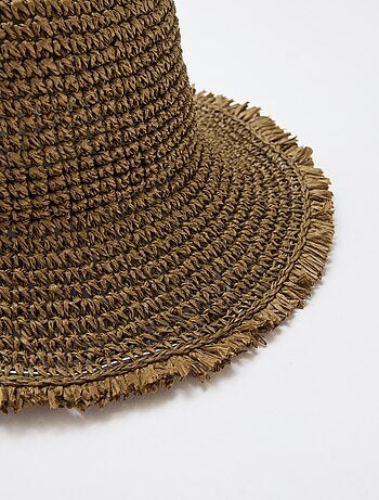 Chapeau forme cloche en paille