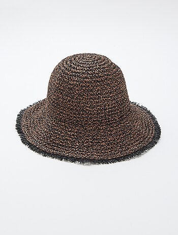 Chapeau forme cloche en paille