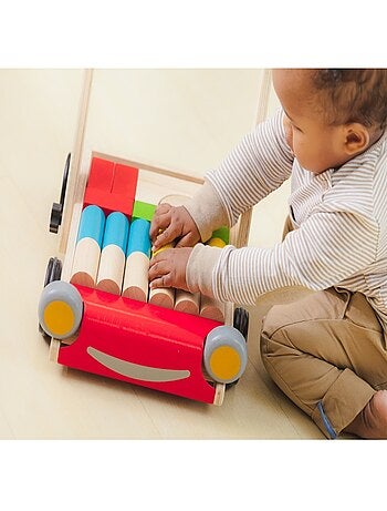 Chariot de marche avec cubes