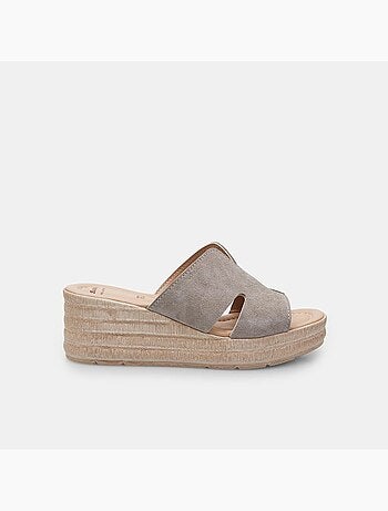 Chausson en daim avec semelle compensée BATA