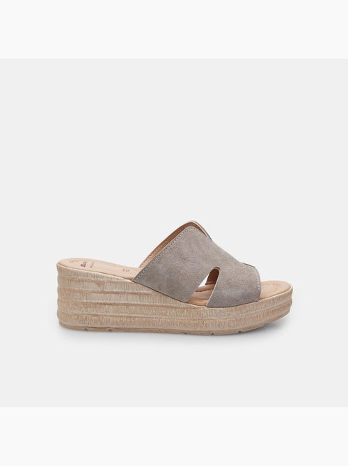 Chausson en daim avec semelle compensée BATA - Kiabi