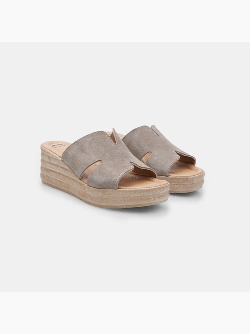 Chausson en daim avec semelle compensée BATA - Kiabi