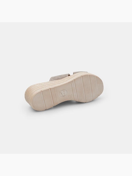 Chausson en daim avec semelle compensée BATA - Kiabi