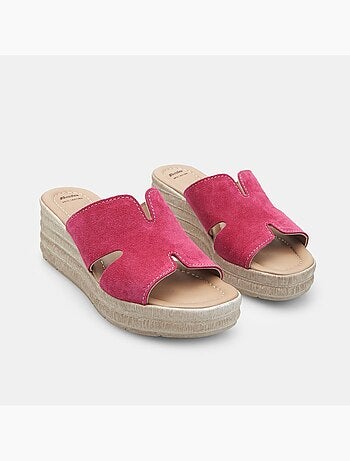 Chausson en daim avec semelle compensée BATA