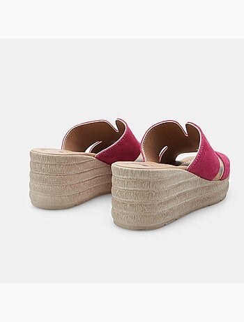 Chausson en daim avec semelle compensée BATA