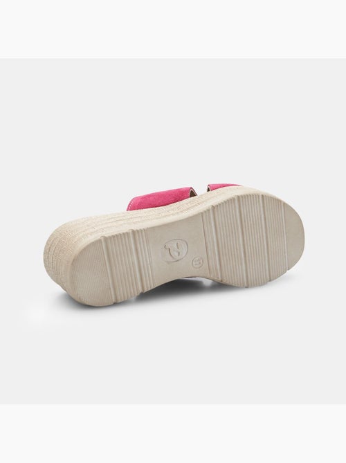 Chausson en daim avec semelle compensée BATA - Kiabi