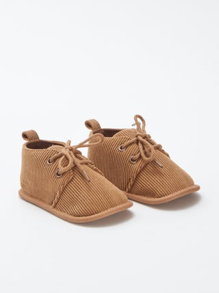 Chaussons à lacets