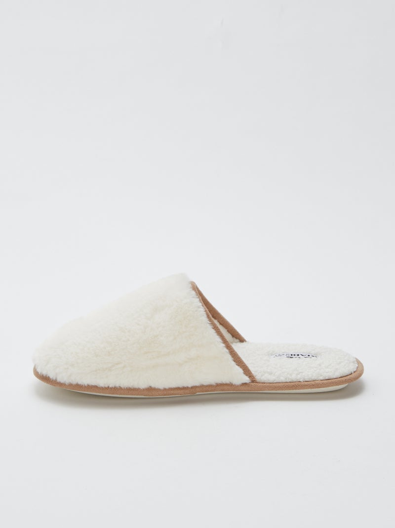 Chaussons basiques en fausse fourrure Beige - Kiabi
