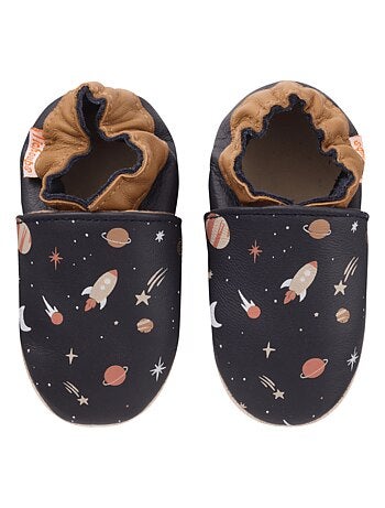 Chaussons bébé cuir souple Maxence dans l'espace