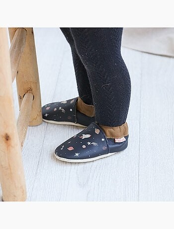 Chaussons bébé cuir souple Maxence dans l'espace