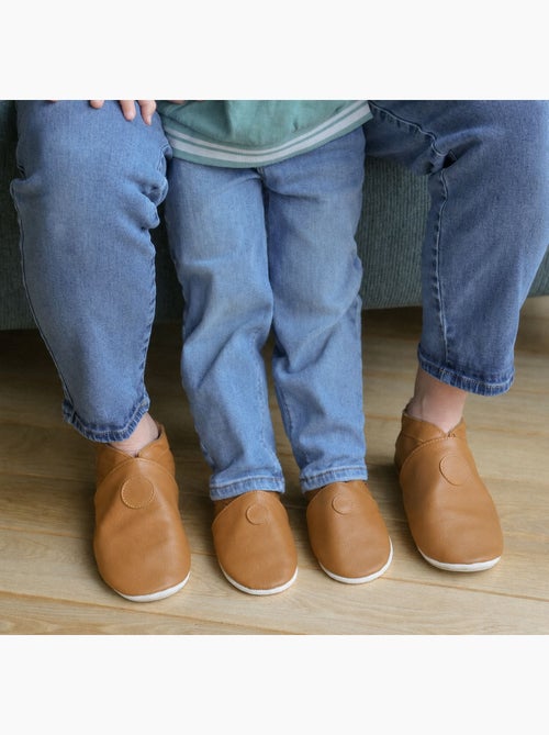 Chaussons bébé cuir souple uni marron - Kiabi Chaussons bébé cuir souple uni marron - Kiabi