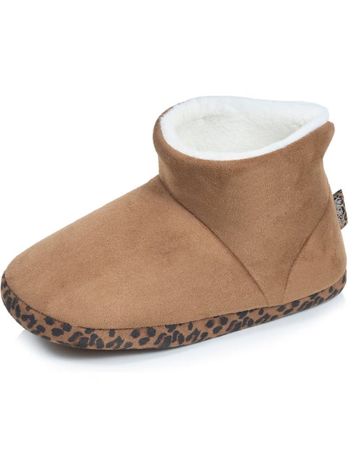 Chaussons bottillons suédine, semelle gomme ultra souple femme isotoner - Kiabi Chaussons bottillons suédine, semelle gomme ultra souple femme isotoner - Kiabi