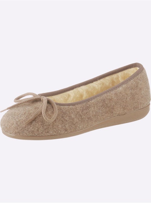 Chaussons en feutre avec nœud décoratif et semelle en caoutchouc - Taille standard - Witt - Kiabi Chaussons en feutre avec nœud décoratif et semelle en caoutchouc - Taille standard - Witt - Kiabi