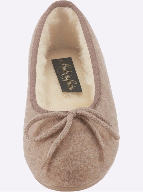 Chaussons en feutre avec nœud décoratif et semelle en caoutchouc - Taille standard - Witt - Kiabi Chaussons en feutre avec nœud décoratif et semelle en caoutchouc - Taille standard - Witt - Kiabi