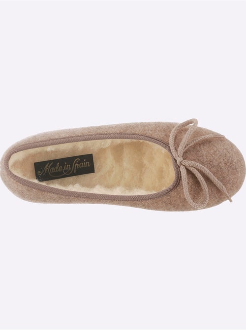 Chaussons en feutre avec nœud décoratif et semelle en caoutchouc - Taille standard - Witt - Kiabi Chaussons en feutre avec nœud décoratif et semelle en caoutchouc - Taille standard - Witt - Kiabi