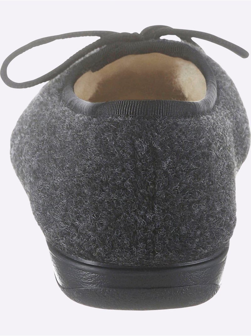 Chaussons en feutre avec nœud décoratif et semelle en caoutchouc - Taille standard - Witt Noir - Kiabi