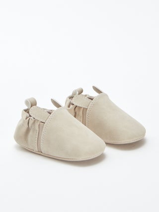 Chaussons en suédine avec oreilles en relief
