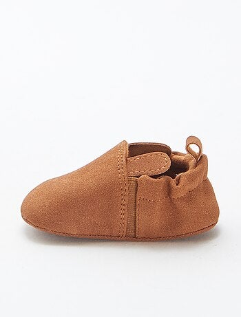 Chaussons en suédine avec oreilles en relief