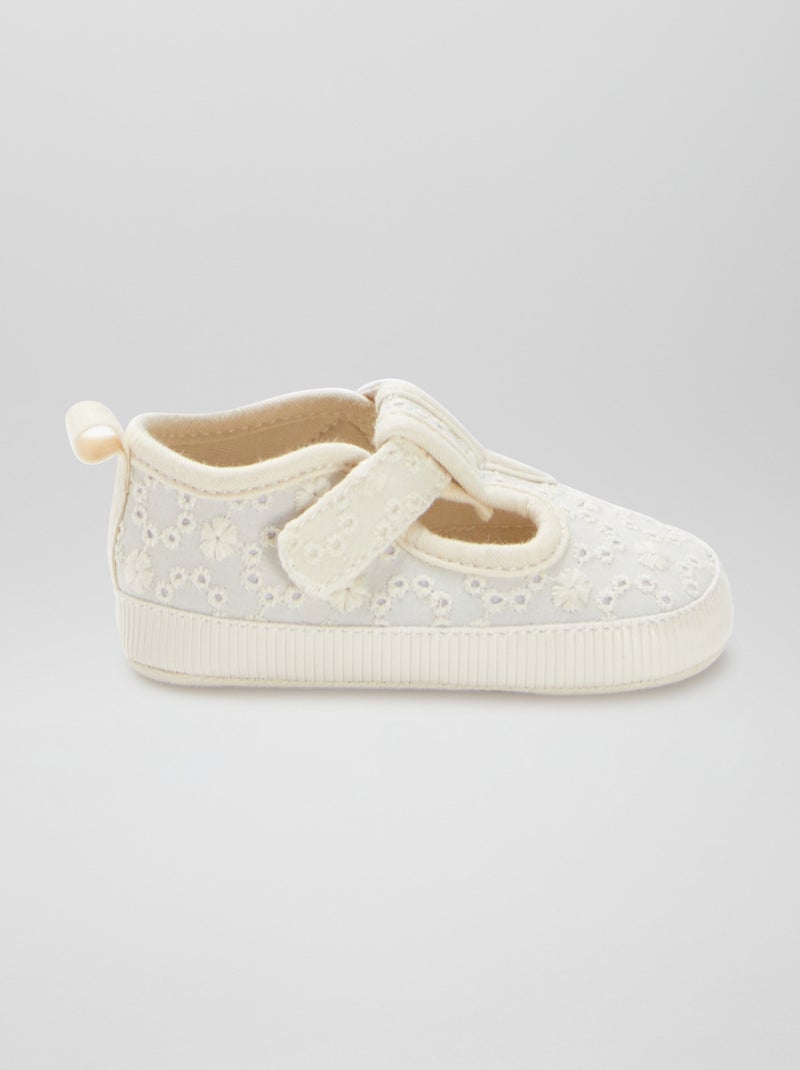 Chaussons esprit baskets avec broderie anglaise BEIGE - Kiabi