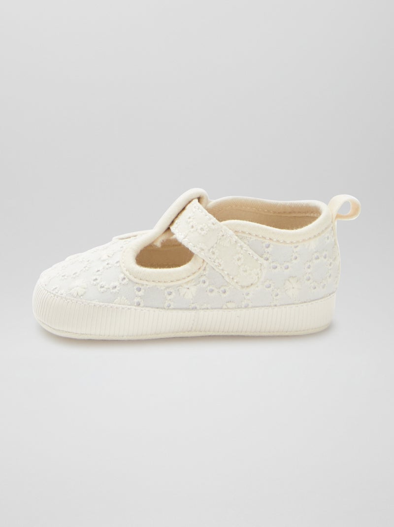 Chaussons esprit baskets avec broderie anglaise BEIGE - Kiabi
