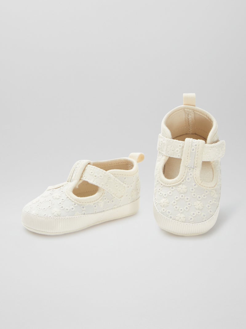 Chaussons esprit baskets avec broderie anglaise BEIGE - Kiabi