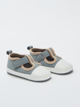 Chaussons esprit baskets en toile