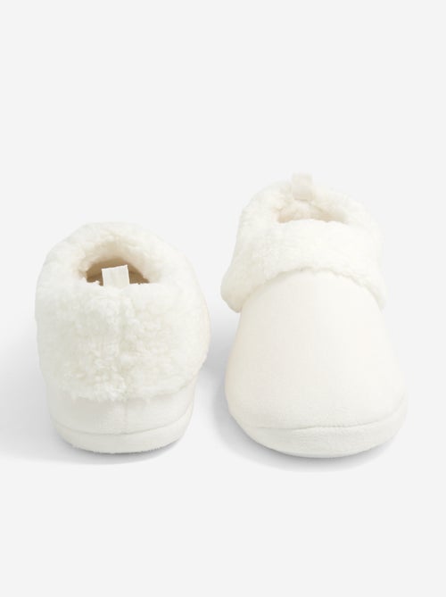 Chaussons forme bottillon bas fourrés - Kiabi Chaussons forme bottillon bas fourrés - Kiabi