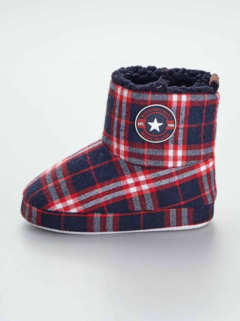 Chaussons fourrés à carreaux rouge - Kiabi