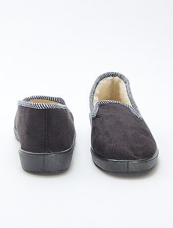 Chaussons fourrés avec bords contrastants