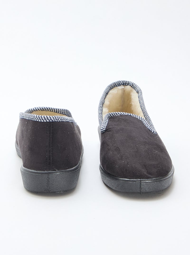 Chaussons fourrés avec bords contrastants Noir - Kiabi