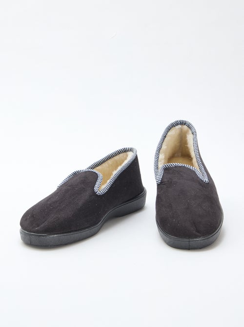 Chaussons fourrés avec bords contrastants - Kiabi