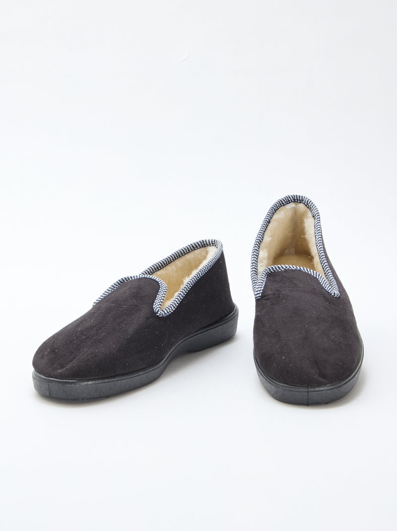 Chaussons fourrés avec bords contrastants Noir - Kiabi